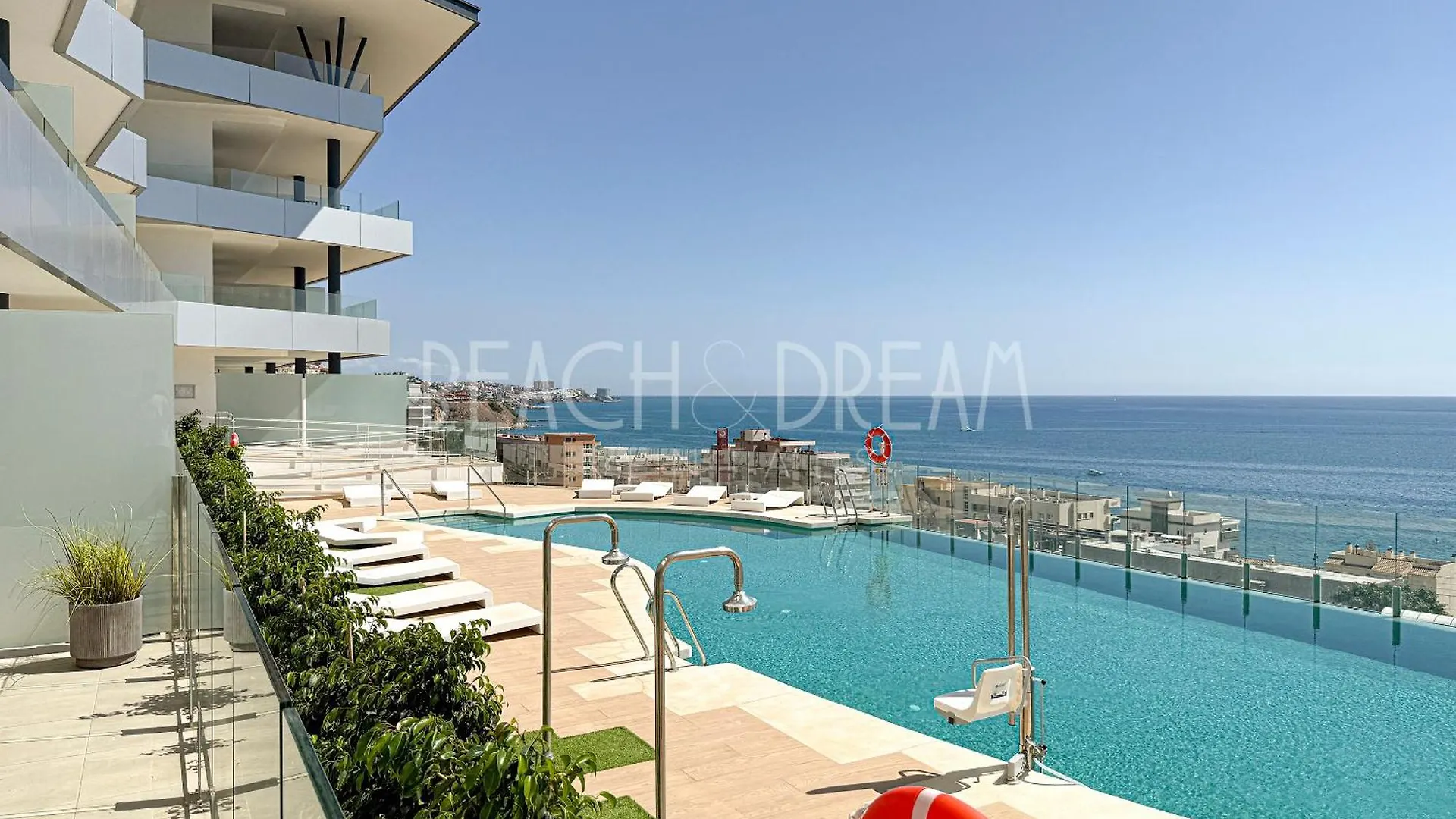 Amazing Apartment In Front Of The Sea - Splendid contacts